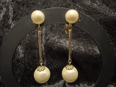 Vintage Marvella Imitation Pearl Dangle Screw-Back Earrings Gold White Round