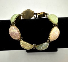CORO Pegasus Confetti Bracelet Cabochon Pastel Lucite Vintage Gran Retro Dainty