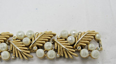 Vintage Crown Trifari Gold Tone Faux Pearls & Rhinestone Bracelet 7″