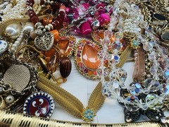 Necklace Bracelet Jewelry Lot Unsigned Over 110 Pieces Resellers All Wearable