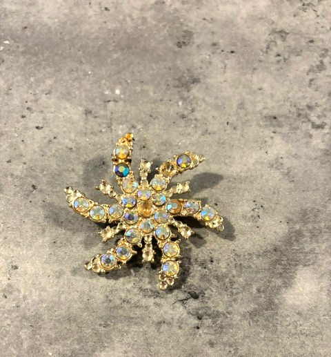 Vintage Snowflake/Star Round Cluster Brooch Pin with Clear Rhinestones