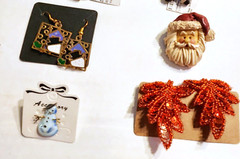 21 pc CHRISTMAS JEWELRY LOT BROOCH EARRINGS RHINESTONE GERRY’S, LIA, JJ, AVON +