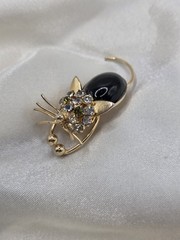 Vintage Kitty Pin Gold Tone Black Glass Cabochon White and Green Rhinestones 2″