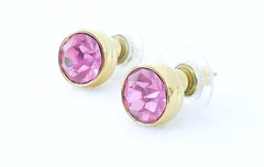 STUNNiNG SWAROVSKi SOLiTAiRE PiNK CRYSTAL GOLD BEZEL PiERCED POST EARRiNGS