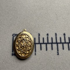 Vintage Gold Tone Locket Pendant Ornate Filigree Oval Photo Charm Mid Century