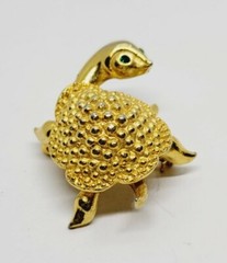 TURTLE Brooch Textured Gold Tone Rhinestone Eyes Vintage Signed Lind-Gal