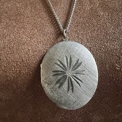 Vintage Silver Tone Etched Starburst Oval Locket Necklace 24 Inch Cottagecore