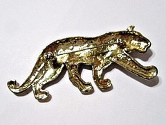 LARGE FEMALE LION ON THE PROWL BLACK ENAMEL DETAILED FANCY 1980’S FASHION