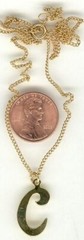 1 PIECE VINTAGE GOLD LETTER “C” INITIAL 15.5″ CURB CHAIN NECKLACE T403