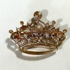 Crown Sapphire Rhinestone Brooch with gold tone – Vintage Pin