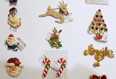 21 pc CHRISTMAS JEWELRY LOT BROOCH EARRINGS RHINESTONE GERRY’S, LIA, JJ, AVON +
