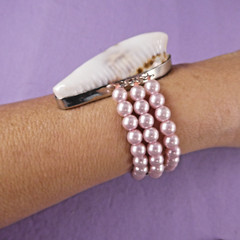 Pretty Seashell Bracelet Pink Pastel Beads Large Shell Silver Plated Metal