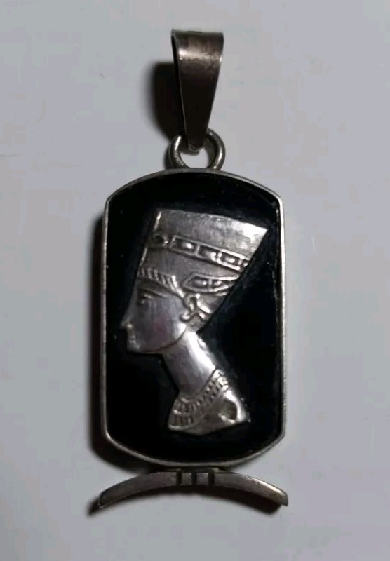 Queen Nefertiti Pendant – Silver And Black Charm – Antique