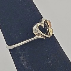 VTG Black Hills Gold Sterling Silver Open Heart Leaf Petite Ring Size 4 – 1.1g
