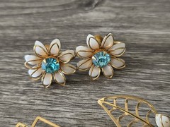 Vintage Bugbee Niles B+N 3 piece 2 Pins 1 Screwback Earrings enamel blue flowers