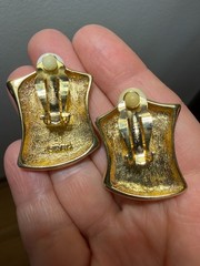 Vintage Dual Signed Gold Tone Sculptural Clip Earrings Erwin Pearl FO Inc