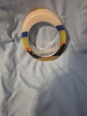 VINTAGE MULTICOLOR LUCITE ABSTRACT ART DECO BANGLE BRACELET SIGNED
