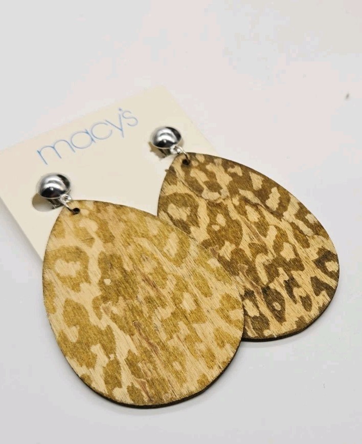 Leopard Wood Clip on Earrings Oval Dangle Silver tone Boho 80’s Vintage Macy’s