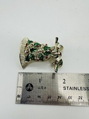 Vtg Gerry’s Co Christmas Bell Brooch Pin Gold Toned Green Holly Red Berries