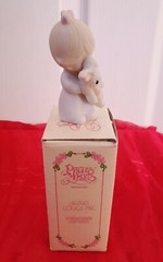 Vintage 1982 Jonathan & David ENESCO JESUS LOVES ME Porcelain Figurine RARE