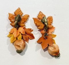 Vintage 1940s 1950s celluloid maple leaf & acorn pin earring set Fall Autumn