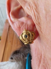 Vintage-AVON 1989 “Regal Crown” Rhinestone Stud Earrings