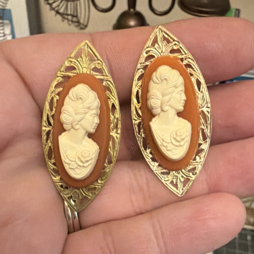 Cameo Brass Gold Tone Victorian Style Fashion Earrings Vintage 1950s-1970s
