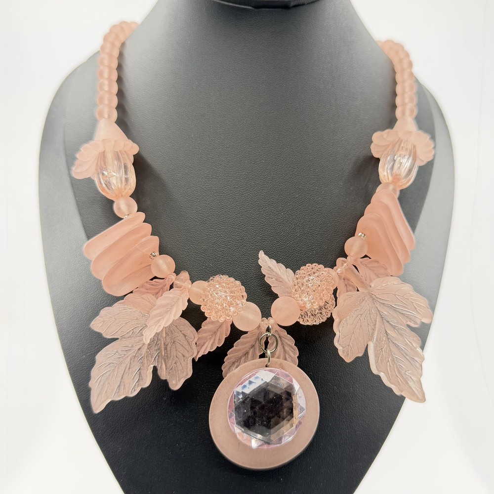 VTG Frosted Pink Lucite Cluster Flowers Leaf Statement Beaded Necklace 17”