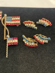 USA Patriotic Jewelry Lot AMERICAN FLAG PINS BROOCHES Rhinestones Red White Blue