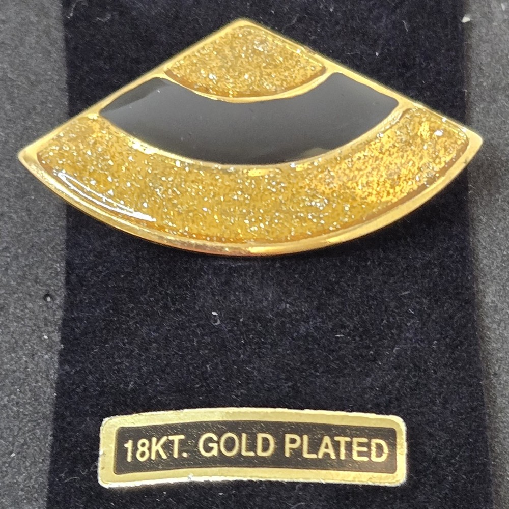 Vintage 18KT Gold Plated Fan Shaped Pin/Brooch w/Black and Gold Colored Enamel