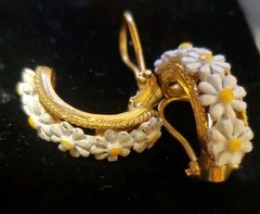 Vintage Dainty Daisy Flower Hand Painted Enamel White Yellow Clip Earrings