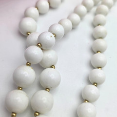 Vintage Trifari White Beaded Necklace Triple Strand Graduated 21 In Gold Tone