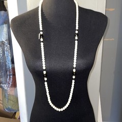 NWT faux pearl black glass bead necklace vintage Long 1 Piece Gold Tone Beads