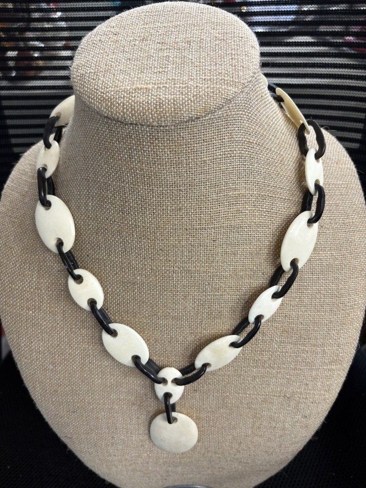 MOOMOO NECKLACE HORN & BONE LINKS Carved Clasp