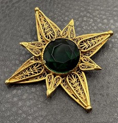 Vintage 80s HUGE Gold Tone Filigree Star Brooch Celestial Green Rhinestone Pin