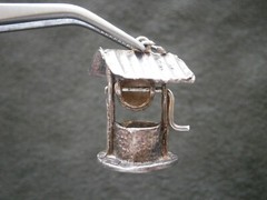 TJH Large Wishing Well with Offset Roof Vtg Sterling Silver Charm Pendant 5.0g