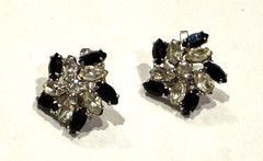 B. DAVID ART DECO VINTAGE BLACK CRYSTAL RHINESTONES FLORAL CLIP ON .75″ EARRINGS
