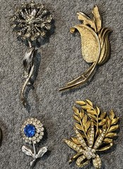 Vintage Brooch Lot Of 21 Brands Are Avon And Unbranded Sizes Range From 1 To 4in