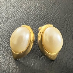 Napier Vintage Faux Pearl Gold Tone Screw Back Clip On Earrings 1″ Old Money 80s