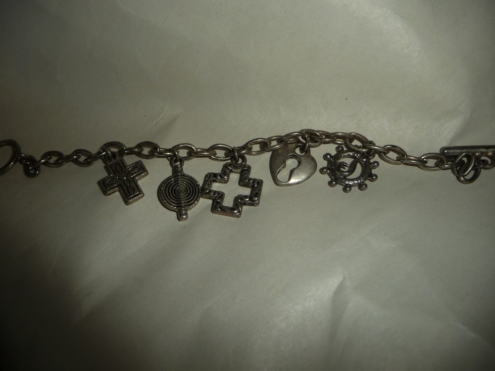 CHARM BRACELET SILVER TONE W 5 CHARMS 7” L #2/23