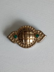 Unique Vintage “Sterling NR” Goldtone Vermeil Brooch Pin Green Glass 2.5in