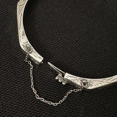 VINTAGE ESTATE STERLING SILVER HAND CARVED PUFFY OCTAGON BANGLE BRACELET 7 1/8”