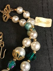 1950s-60s DEAUVILLE Faux Pearl Blue Accent Gold Tone Metal Beaded Necklace w/Tag