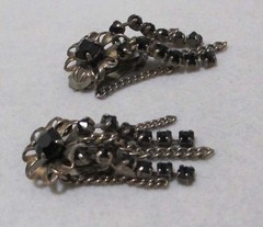 Vintage LA ROCO Black Rhinestone Gold Chain 5 Dangle Clip Earrings 1-3/4”