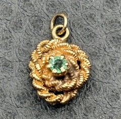 Victorian 14K Yellow Gold Love Knot Rope Texture Emerald Pendant Or Charm VTG