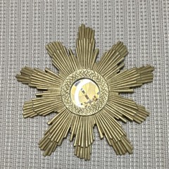 Vintage Brass Starburst Brooch Gold Tone Art Theme Unisex Adults Fashion