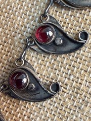 Vintage Taxco Style 925 Sterling Silver Garnet Paisley Cabochon Fringe Necklace