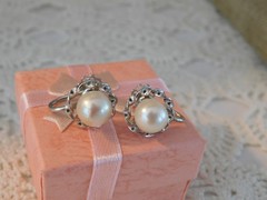 White Pearl 18K White Gold Earrings Vintage Screw Backs 750