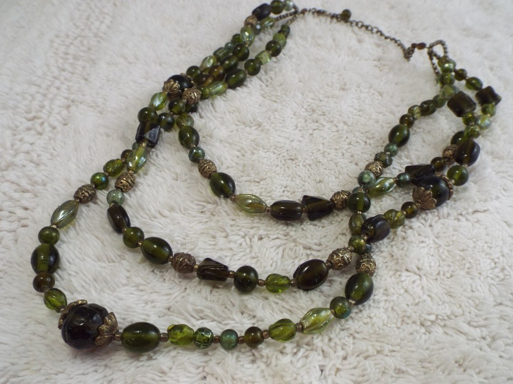 Three Strand Green Glass Bead Necklace (A5)