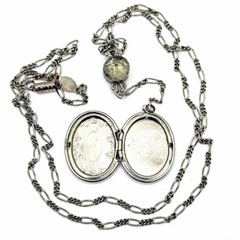 Vintage Silver Tone Oval Photo Locket Drop Pendant Necklace Figaro Chain